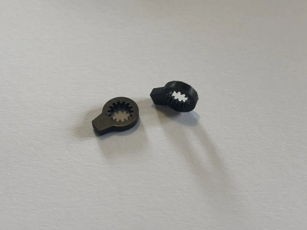 Deux butées neuves imprimées en 3D en noir